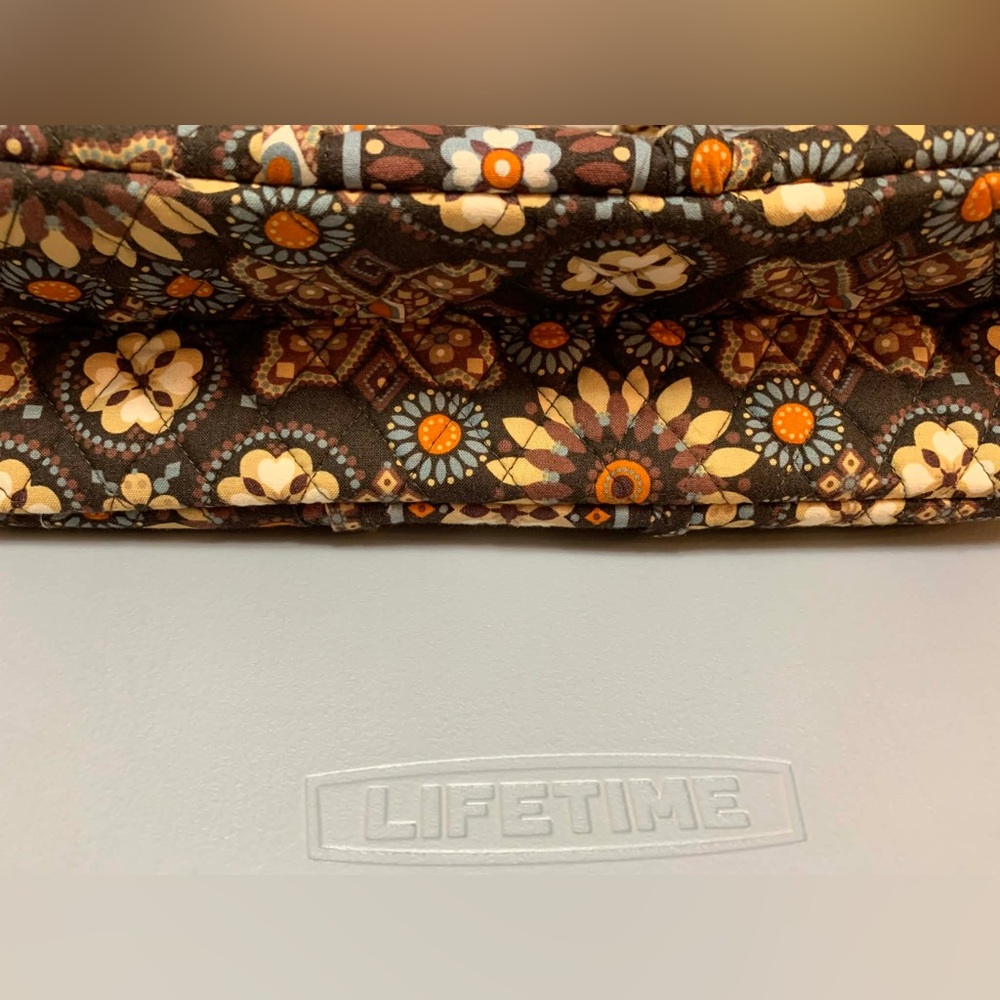 Vera Bradley Shoulder Bag with Retired Canyon Pattern and Kiss-Lock Closure - Picture 7 of 14